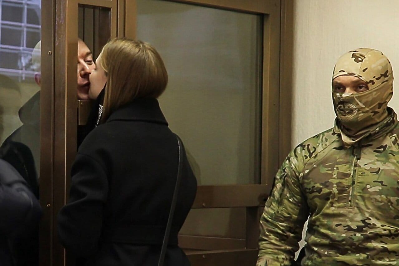 «Буду несколько минут просто любоваться небом». Журналист Сафронов написал письмо из красноярской колонии