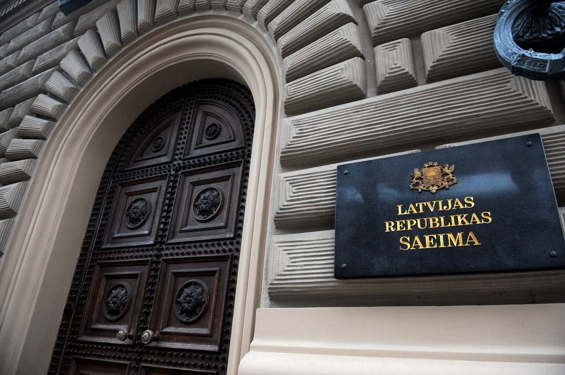 Сейм Латвии обязал государственное телевидение и радио страны к 2026 году отказаться от русского языка