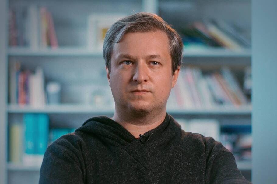 «Нельзя никого пристыдить эффективно. Это бессмысленно». Антон Долин — о коллективной ответственности, Навальном, Звягинцеве и цензуре