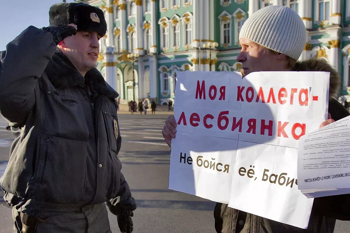 «Ментальный — от слова „мент“». Как российские власти доказывают экстремизм ЛГБТ-сообщества