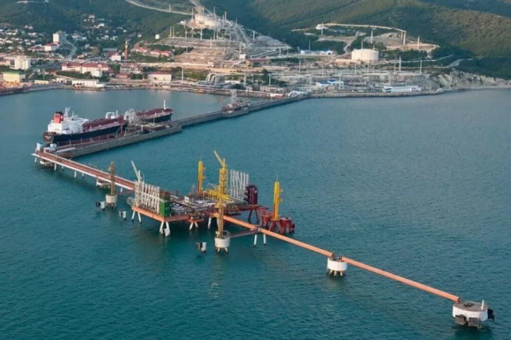 Беспилотники атаковали терминал КТК под Новороссийском и два танкера. Погрузка нефти остановлена