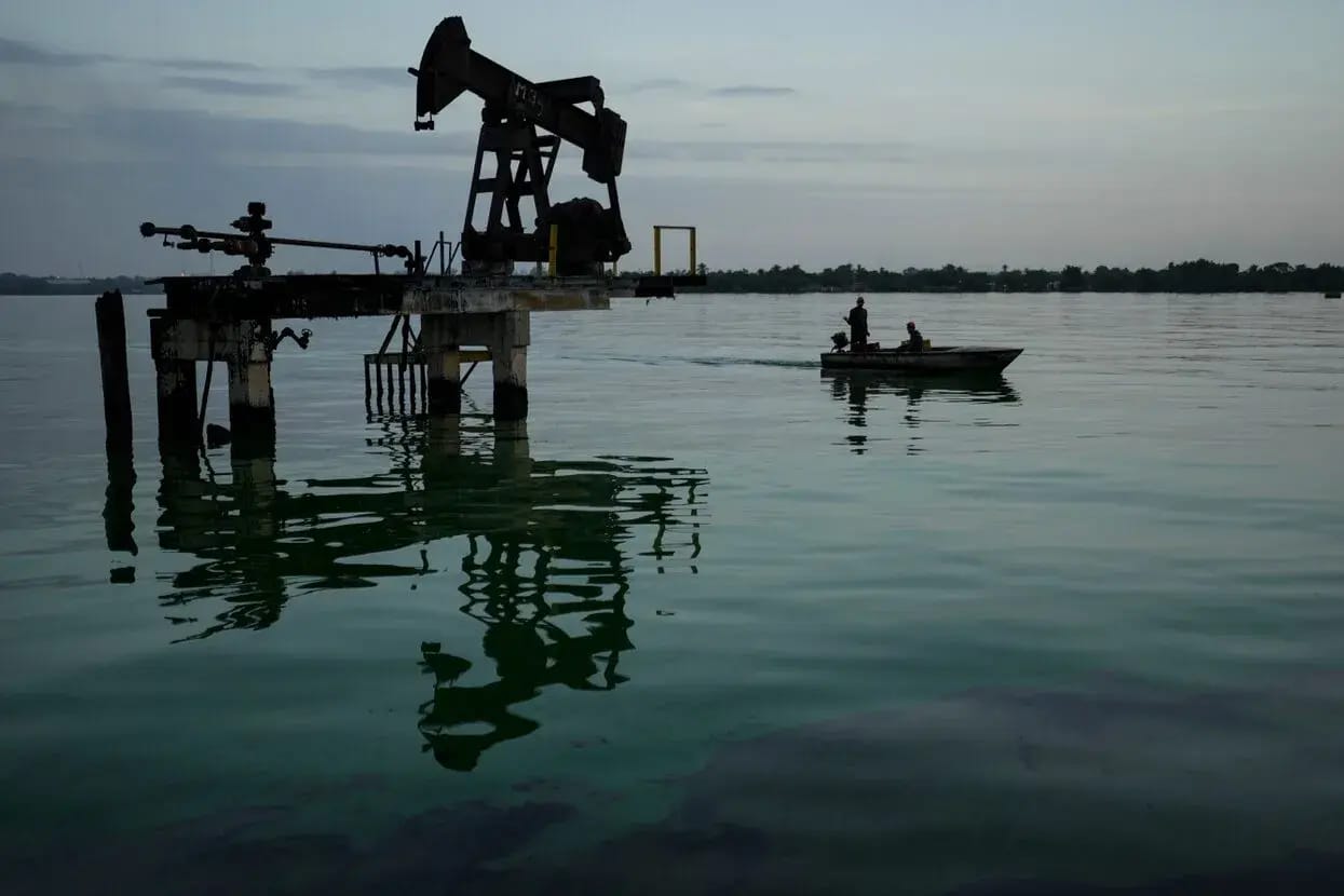 США получили $13 млрд от продажи венесуэльской нефти. Куда ушли эти деньги, остается неизвестным — FT