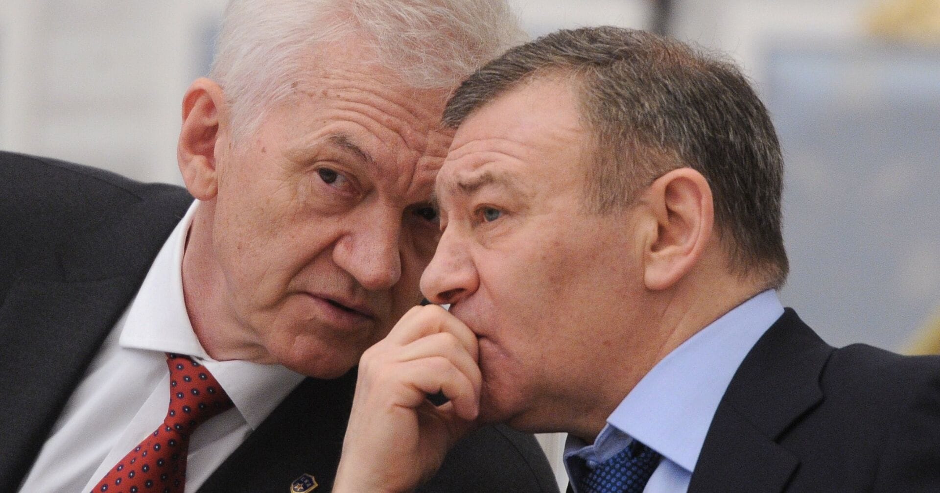 Профессиональные управляющие помогают друзьям Путина прятать европейские активы — «Важные истории»